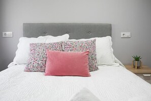 4 bedrooms, iron/ironing board, travel crib, free WiFi