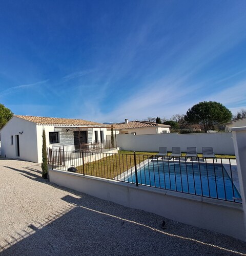 ALL COMFORT FAMILY VILLA, not overlooked, swimming pool