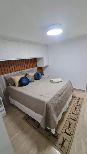 2 dormitoris, escriptori, planxa i posts de planxar i wifi gratuïta 