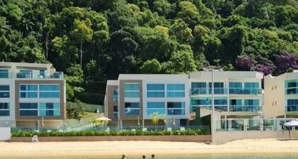 Beautiful apartment in Angra facing the ï, on the sand with 2 bedrooms, new condominium