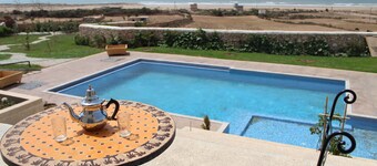 Riad / Villa Anis on the edge of the ocean, calm and serenity