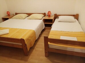 2 chambres, fer et planche à repasser, accès Internet, draps fournis