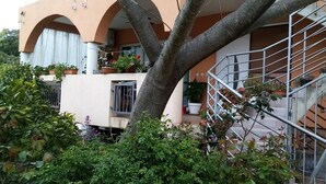 A multi-story building with balconies, potted plants, and a staircase. - Apartments Vanja Škara Biograd - Studio Apartment with Terrace (Biograd na Moru)
