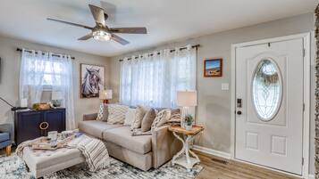 智能电视、壁炉