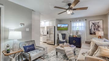 Smart TV, fireplace