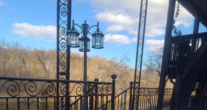 Riverfront! Shenandoah River! Sleeps 4! New Hot Tub