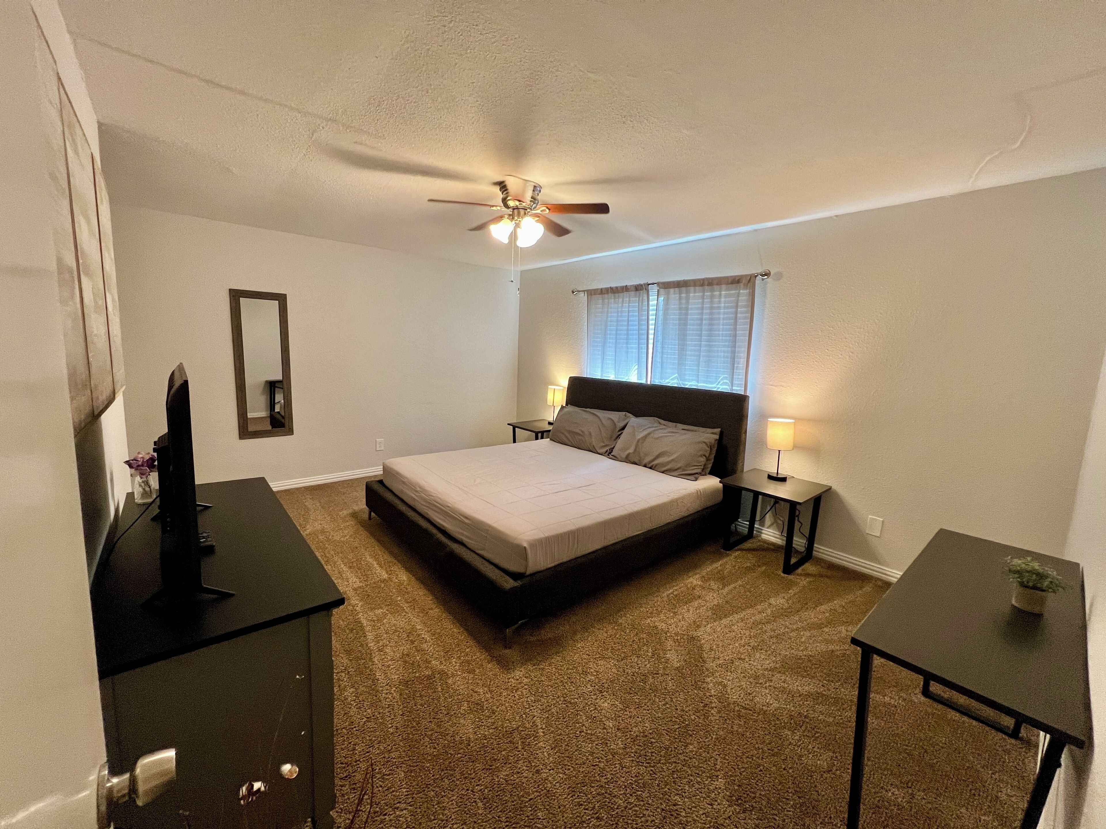 3 bedrooms, desk, iron/ironing board, free WiFi