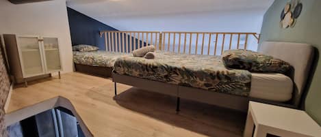 1 chambre, fer et planche à repasser, lit de bébé portatif, Wi-Fi