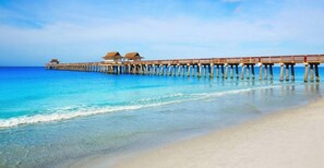 In Strandnähe, Liegestühle, Strandtücher