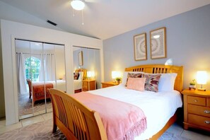3 bedrooms, desk, iron/ironing board, travel crib - 594 Sandy Shore Château w Heated Pool | Walk2Beach (Naples)