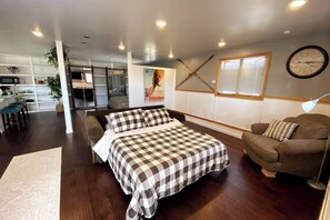 1 bedroom, iron/ironing board, free WiFi, bed sheets