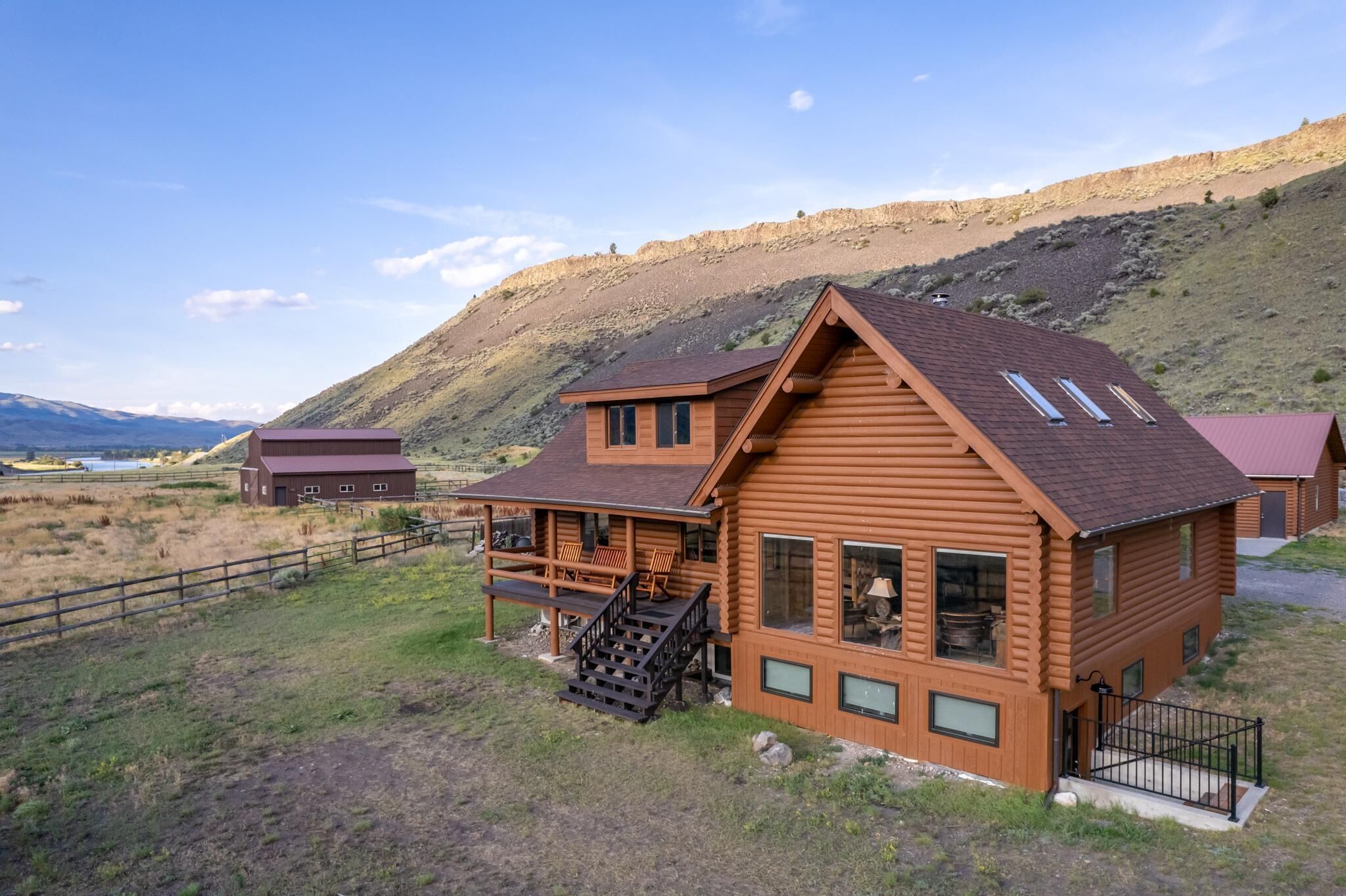 Stunning 6 Bedroom home near Gardiner