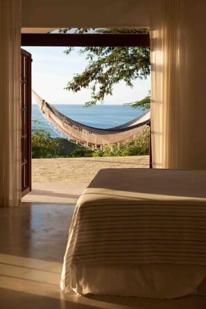 5 chambres, coffres-forts dans les chambres, fer et planche à repasser