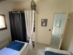 3 bedrooms, iron/ironing board, free WiFi, bed sheets