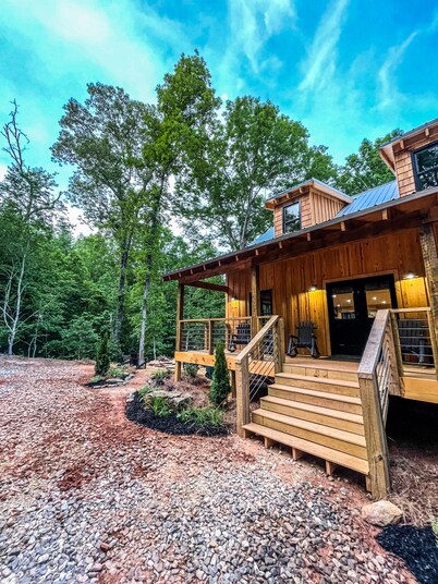 POPULAR - Peaceful Bear CABIN - 3BR 2BTH - BIG Hot Tub - Quiet