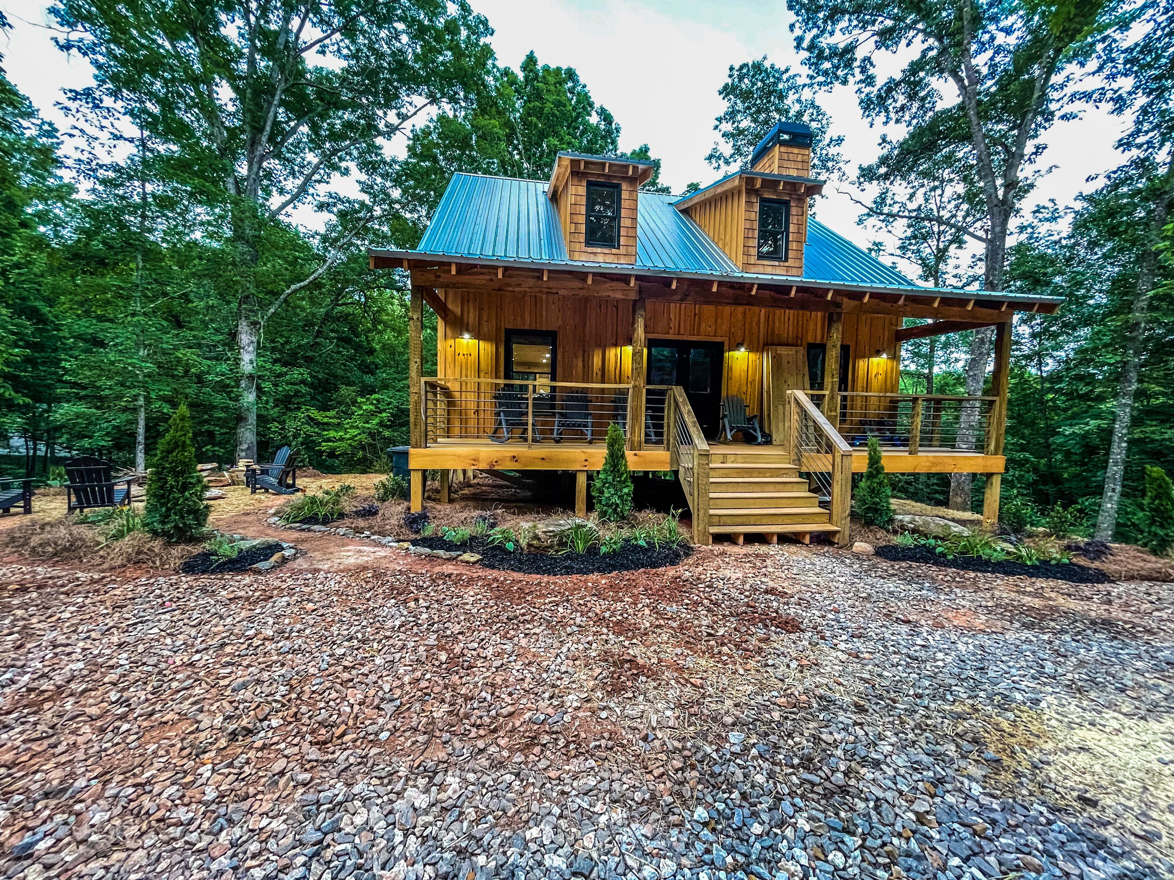 NEW - Peaceful Bear CABIN - 3BR/2BTH - Hot Tub - Quiet