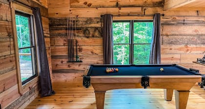 NEW - Peaceful Bear CABIN - 3BR/2BTH - Hot Tub - Quiet