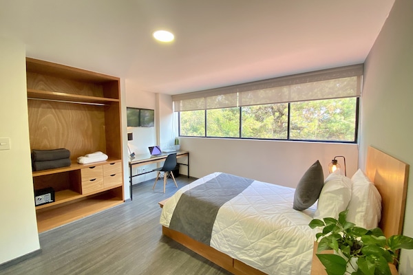 Classic Room | Desk, laptop workspace, iron/ironing board, free WiFi