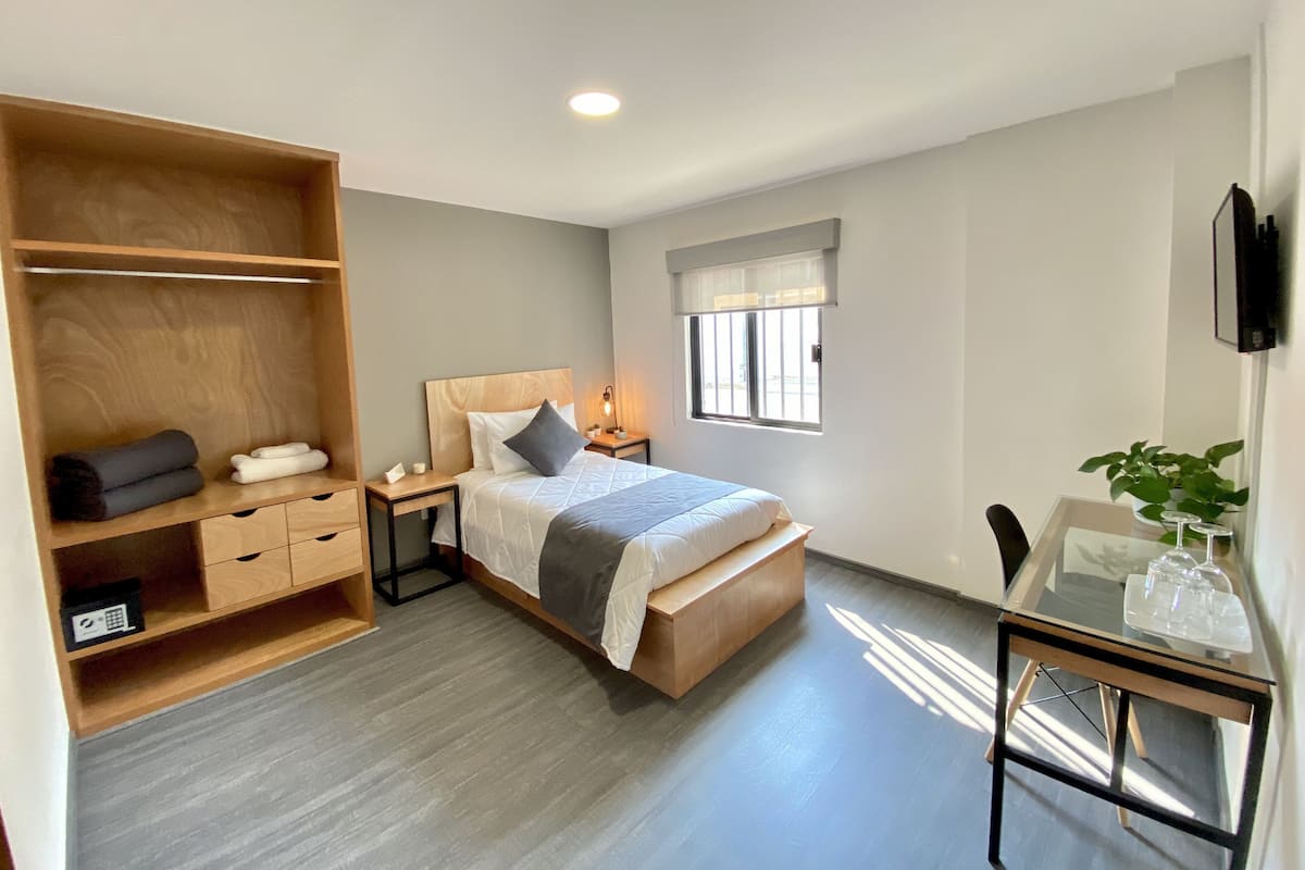 1 chambre, bureau, espace de travail pour ordinateur portable