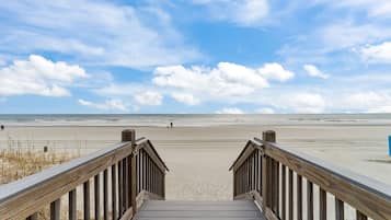 Na praia, espreguiçadeiras