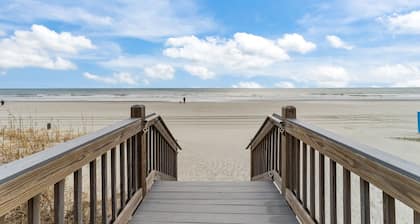 DISCOUNTED SPRING Rates - Oceanfront Condo - STEPS FROM THE BEACH!