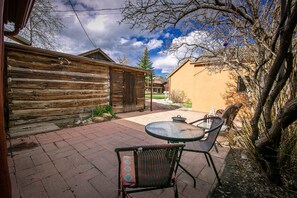 Outdoor dining - Adobe Inn - Pet Friendly and Right in Town! (Buena Vista)