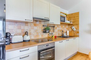 Refrigerador, microondas, horno, lavavajillas