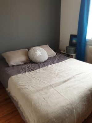4 slaapkamers, een bureau, een strijkplank/strijkijzer, gratis wifi