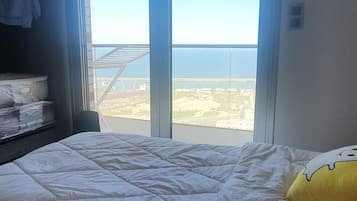 2 quartos, ferros/tåbuas de passar roupa, berço de viagem