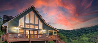 Views, Game room, Hot-Tub, Fire Pit, 10 Beds