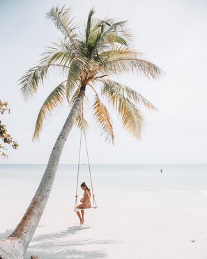 Beach nearby - Aquzz Inn - The Best Budget Maldivian Package Hotel (Maafushi)