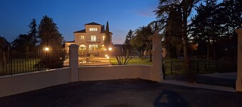 Spacious, air-conditioned mansion, Large private pool15x6, Large park.