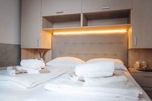 2 bedrooms, WiFi - Beachfront Sunset Villa (Brodarica)