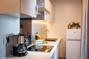 Dining tables - Beachfront Sunset Villa (Brodarica)