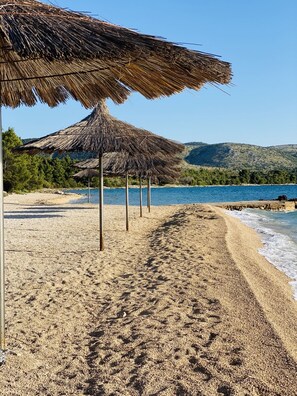 Beach - Beachfront Sunset Villa (Brodarica)