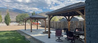 Beautiful Monroe Home on Paiute trail by Mystic Hot Springs ATV, flyers landing