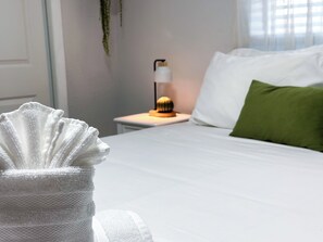 3 Schlafzimmer, Schreibtisch, Bügeleisen/Bügelbrett, Reisekinderbett