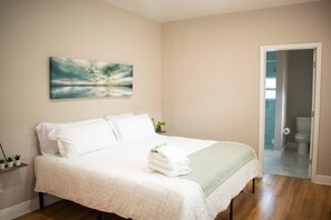 3 bedrooms, iron/ironing board, travel cot, free WiFi - Glamorous Ybor Home • near Downtown • 3BR (Tampa)