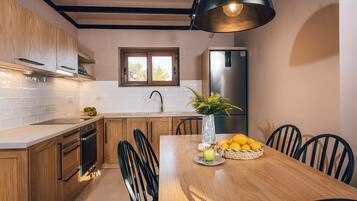 冷蔵庫、電子レンジ、オーブン、食器洗い機