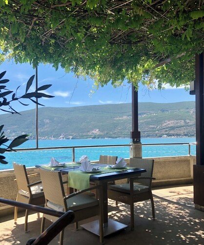 AMAZING VIEWS APARTMENT, 5 min beach