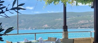 The Bay Panoramic Views (5 min from the beach) - perfect for