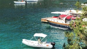 A marina with various boats docked, surrounded by lush greenery and a clear blue sea. - The Bay Panoramic Views (5 min from the beach) - perfect for (Herceg Novi)