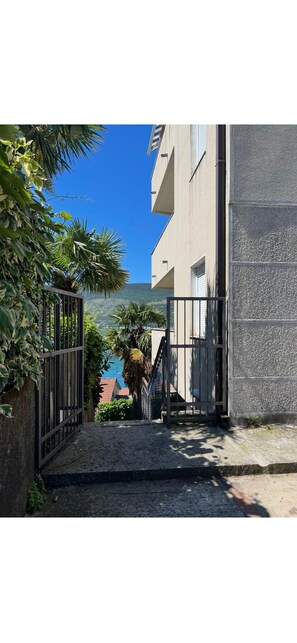 Property grounds - The Bay Panoramic Views (5 min from the beach) - perfect for (Herceg Novi)