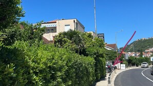 A street with a building that has a sign for 'KRUSO' and 'ULAZ'. - The Bay Panoramic Views (5 min from the beach) - perfect for (Herceg Novi)