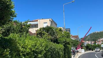 Enceinte de lâhĂ©bergement