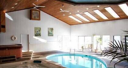 Amazing 2 Bed 2 Bath Condo on the Lake just Updated