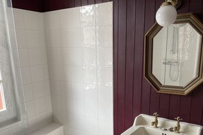 Combined shower/bathtub, hair dryer, toilet paper - Maison Landaise Avec Piscine à 10 min de L'océan (Linxe)