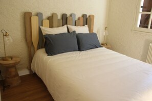 6 bedrooms, iron/ironing board, free WiFi, bed sheets