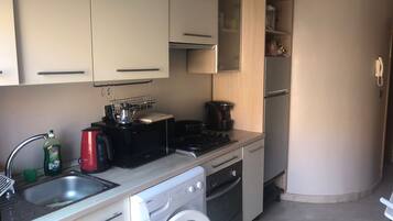 雪櫃、微波爐、焗爐、咖啡機/沖茶器