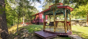 Unique Scarlet Gypsy at Four Fillies Lodge